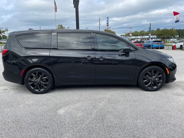 used 2019 Chrysler Pacifica car, priced at $17,995