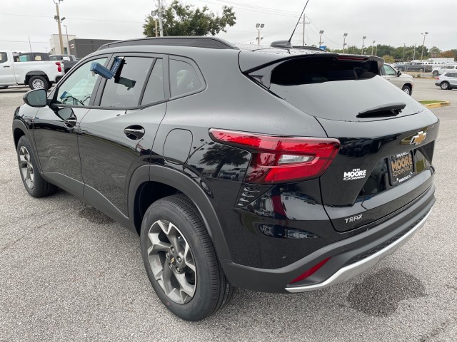 new 2025 Chevrolet Trax car, priced at $24,985