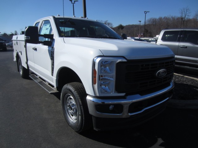 new 2025 Ford F-250 Utility Service Body car, priced at $72,620