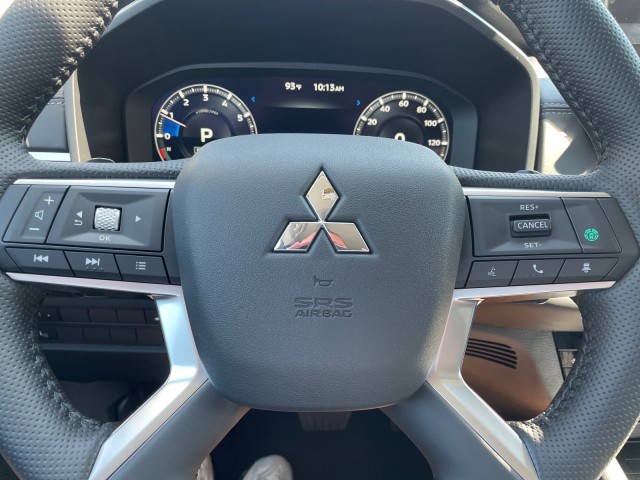 new 2024 Mitsubishi Outlander car, priced at $40,335