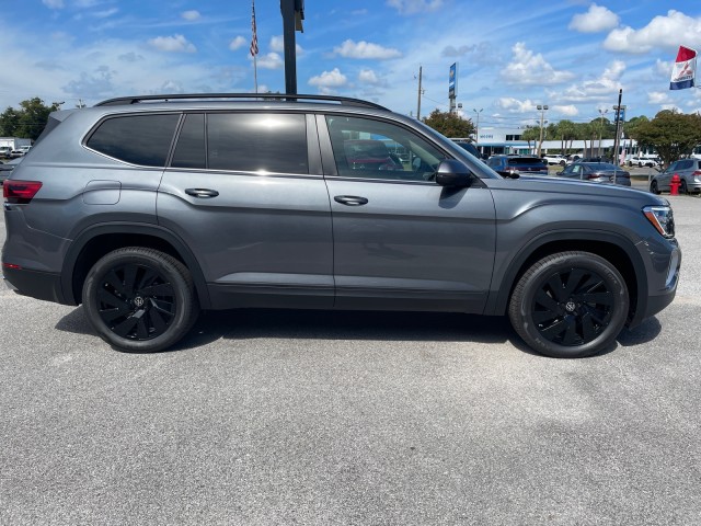 new 2024 Volkswagen Atlas car, priced at $43,999