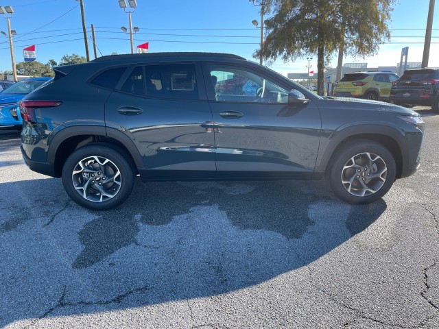 new 2025 Chevrolet Trax car, priced at $24,985