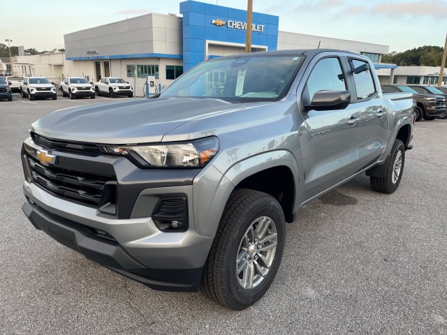 new 2024 Chevrolet Colorado car, priced at $35,065