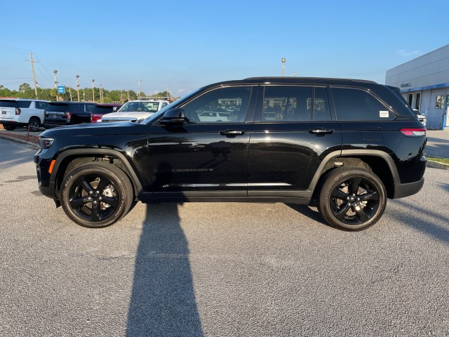used 2023 Jeep Grand Cherokee car, priced at $42,995