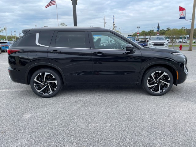 new 2024 Mitsubishi Outlander car, priced at $37,280