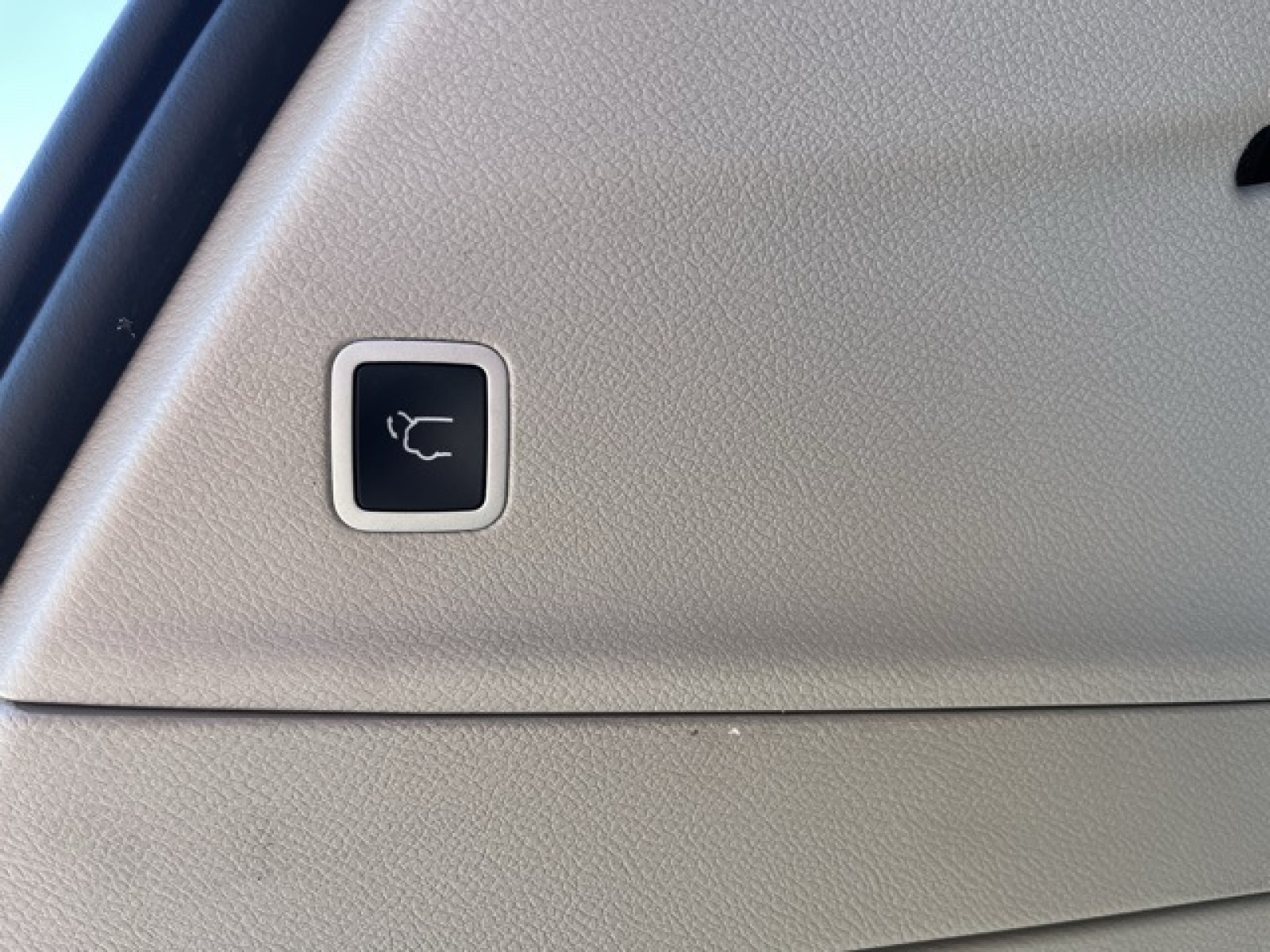 used 2020 Chrysler Pacifica car, priced at $21,043