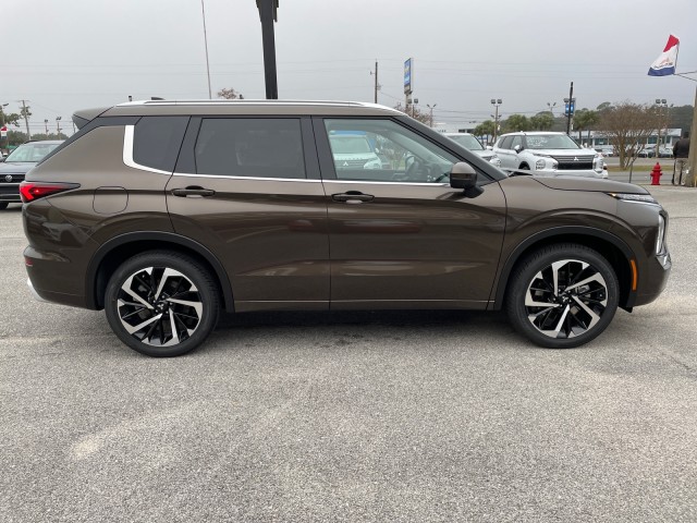 new 2024 Mitsubishi Outlander car, priced at $39,945