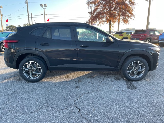 new 2025 Chevrolet Trax car, priced at $24,985