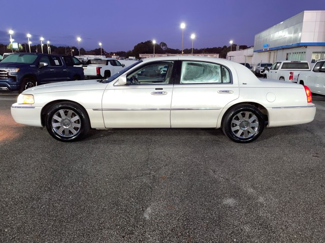 used 2003 Lincoln Town Car car, priced at $6,995