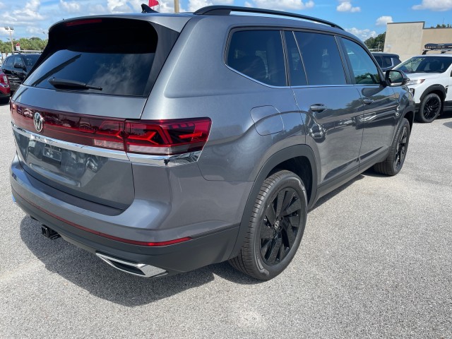 new 2024 Volkswagen Atlas car, priced at $43,999