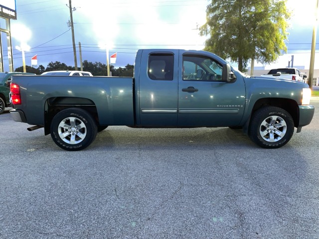 used 2009 Chevrolet Silverado 1500 car, priced at $9,995