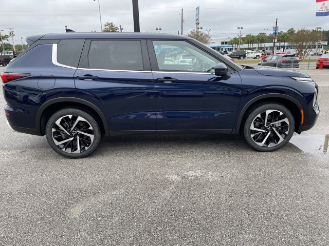 new 2024 Mitsubishi Outlander car, priced at $33,990