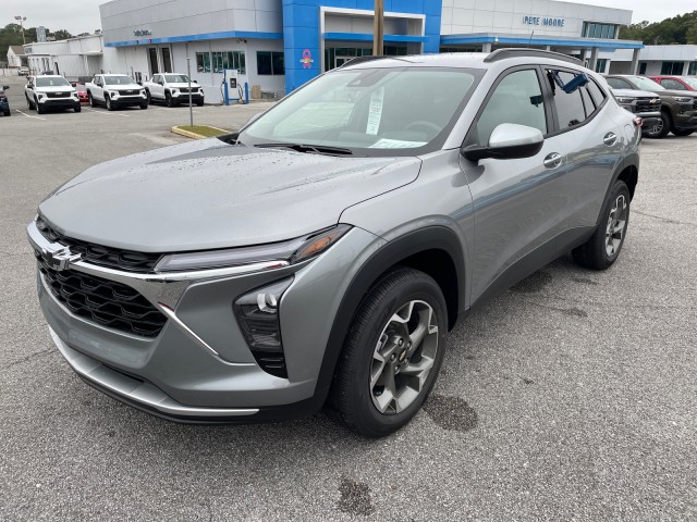 new 2025 Chevrolet Trax car, priced at $25,260