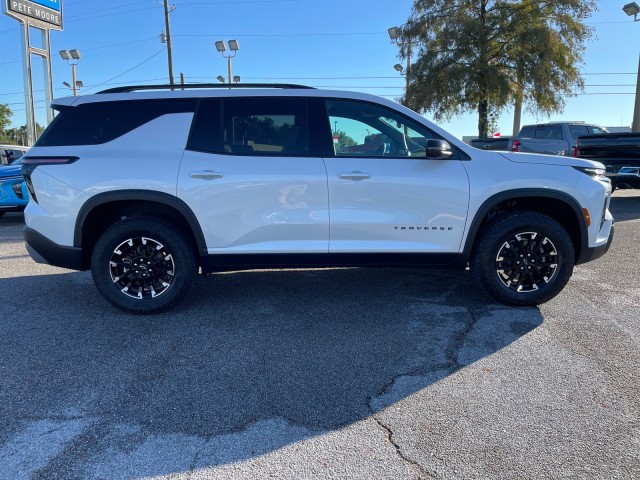 new 2025 Chevrolet Traverse car, priced at $51,015