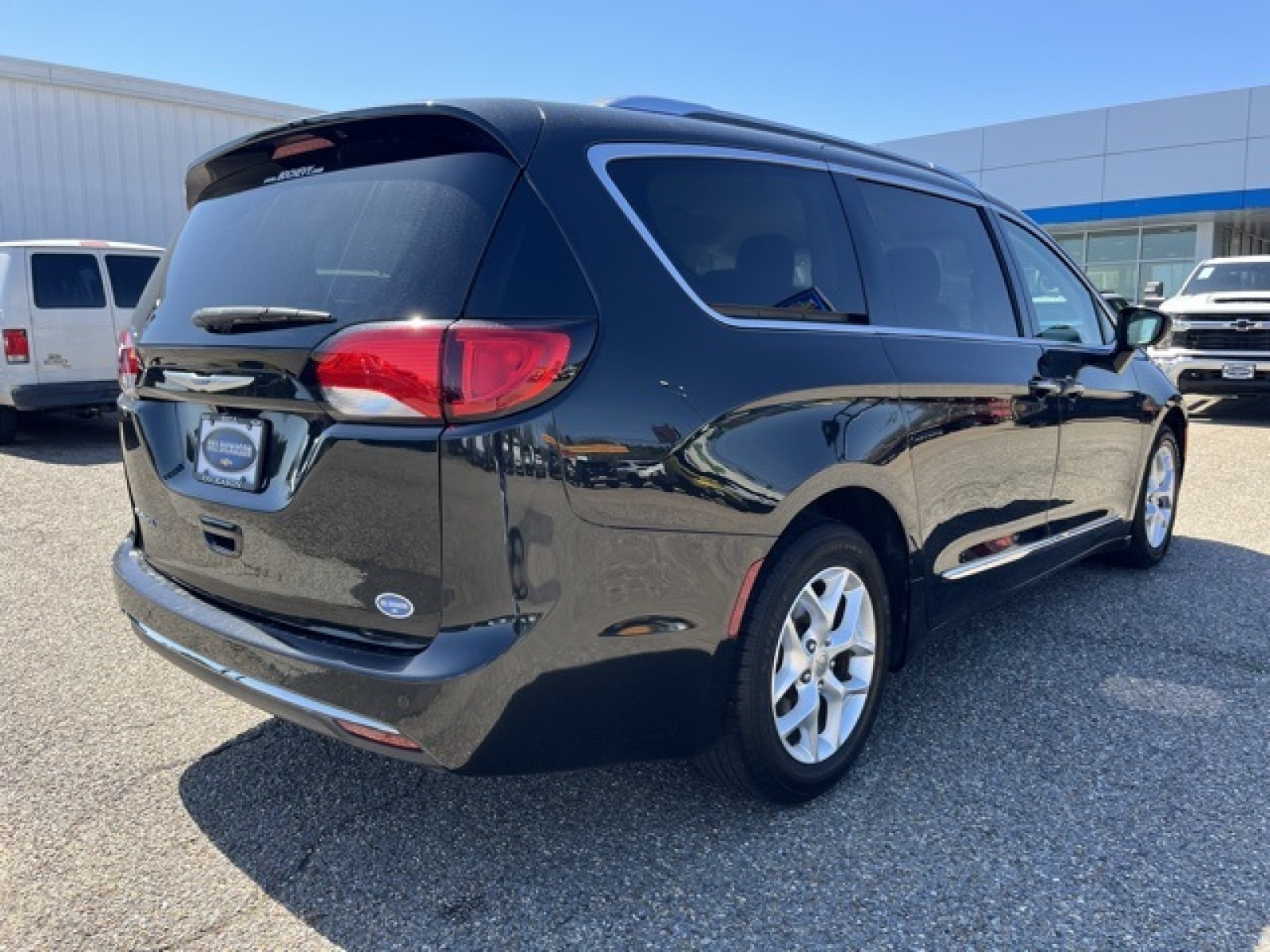 used 2020 Chrysler Pacifica car, priced at $21,043
