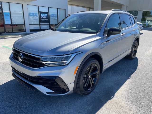 new 2024 Volkswagen Tiguan car, priced at $33,899