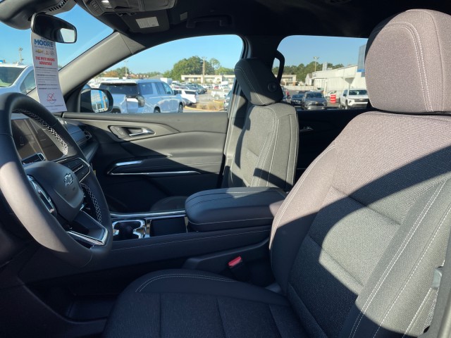 new 2025 Chevrolet Traverse car, priced at $45,130