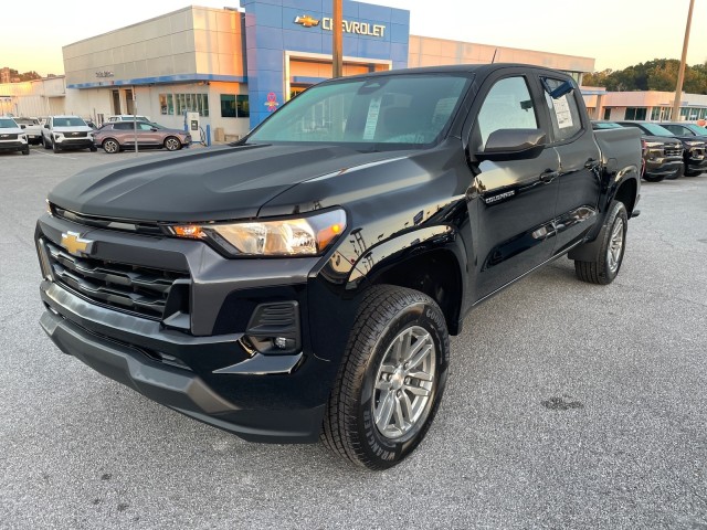 new 2024 Chevrolet Colorado car, priced at $37,700