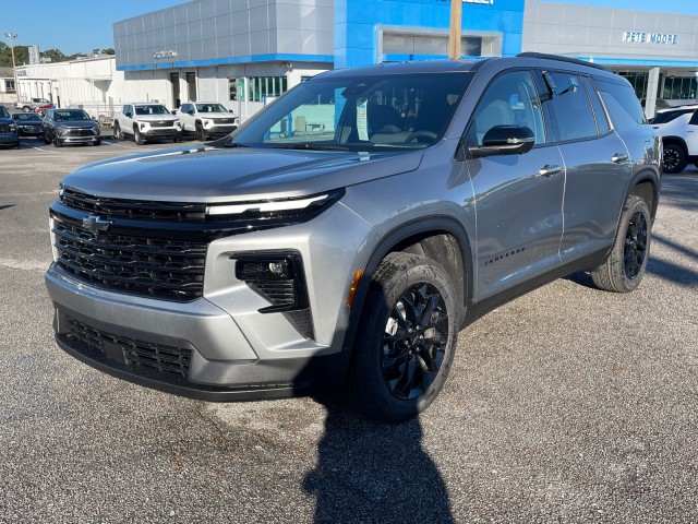 new 2025 Chevrolet Traverse car, priced at $45,130