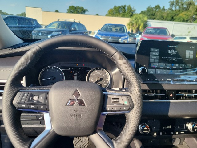 new 2024 Mitsubishi Outlander car, priced at $34,440