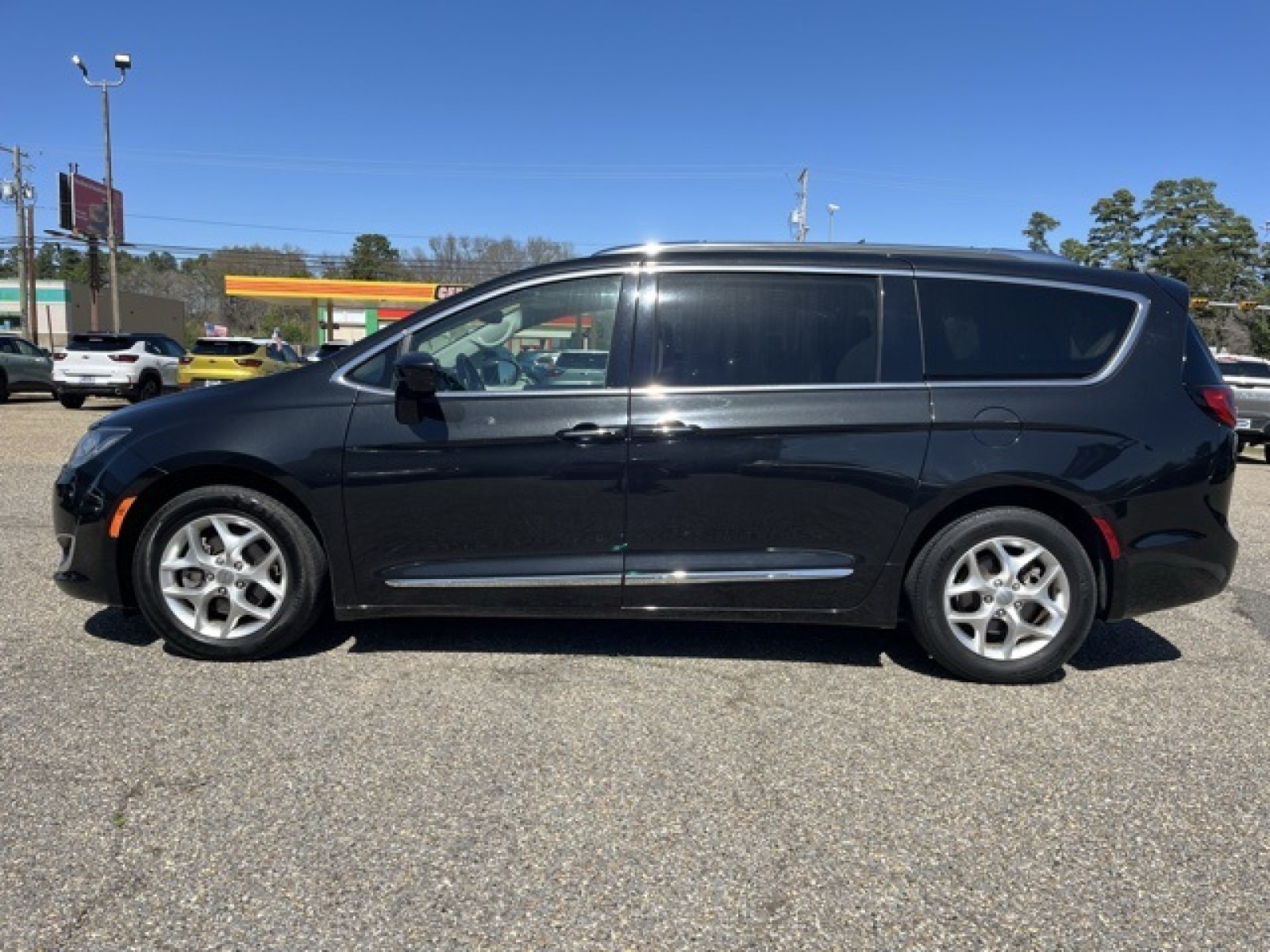 used 2020 Chrysler Pacifica car, priced at $21,043